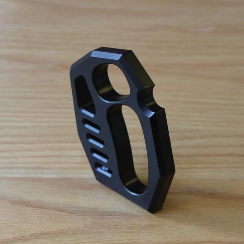 Fist Knuckles Lumière en alliage d'aluminium noir - Cakra EDC Gadgets 