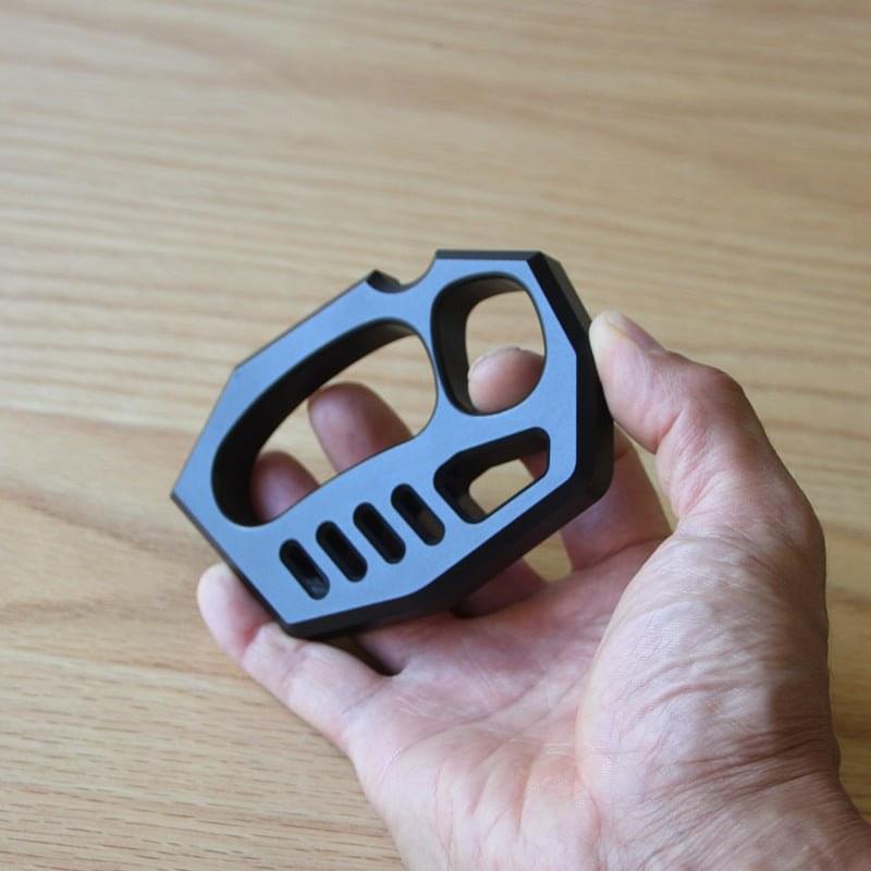 Fist Knuckles Lumière en alliage d'aluminium noir - Cakra EDC Gadgets 